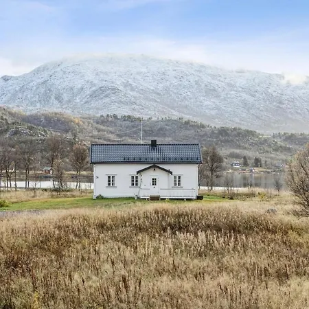 The House In Vika Feriehus Lodingen