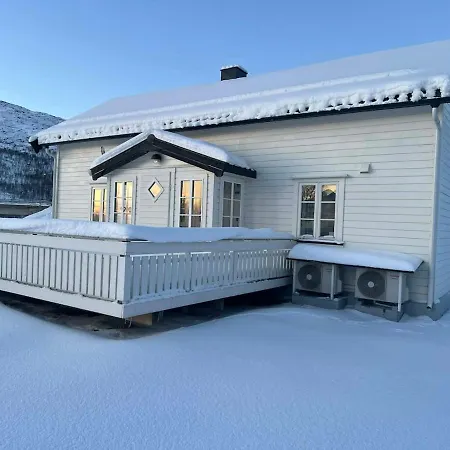 The House In Vika Feriehus Lodingen